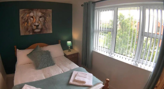 Ardenlee - Stylish 3 bed apt close to city, parking and WIFI, Забронировать Апартаменты/квартира Отели Графства Антрим с парковкой, Парковка