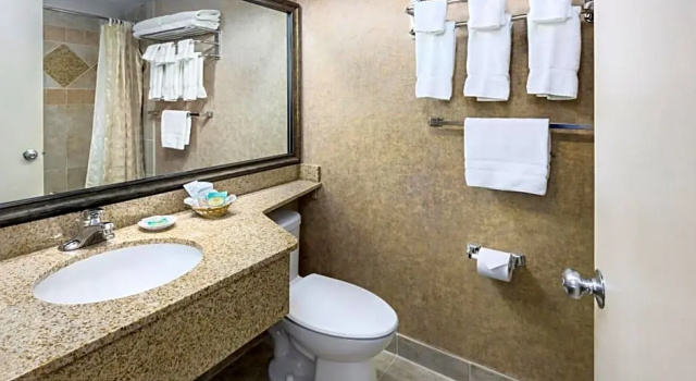 Номер Standard с видом на озеро Arrowwood Resort Hotel and Conference Center - Alexandria