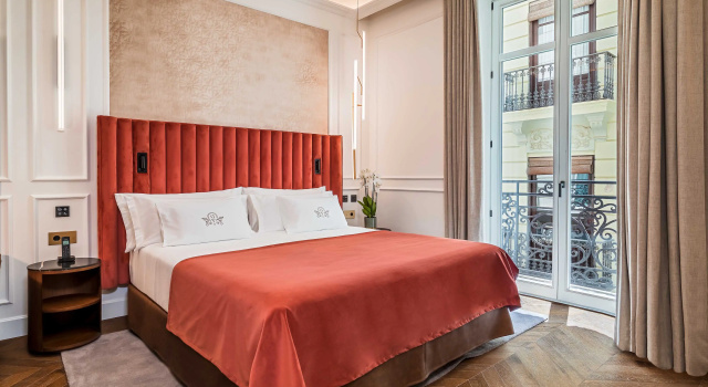Номер Deluxe с балконом Palacio Gran Vía, a Royal Hideaway Hotel