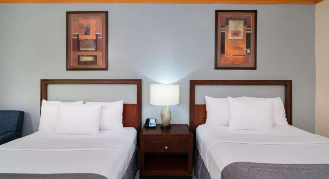 Четырёхместный номер Standard Red Roof Inn & Suites Hinesville