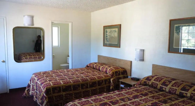 Четырёхместный номер Standard American Inn