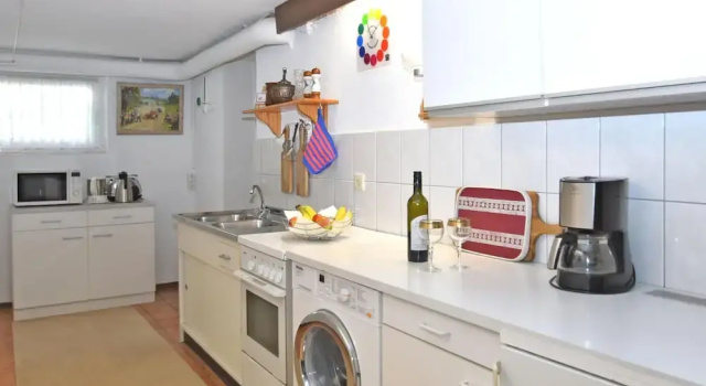 Апартаменты Flat in Bellenberg With Sunbathing Lawn