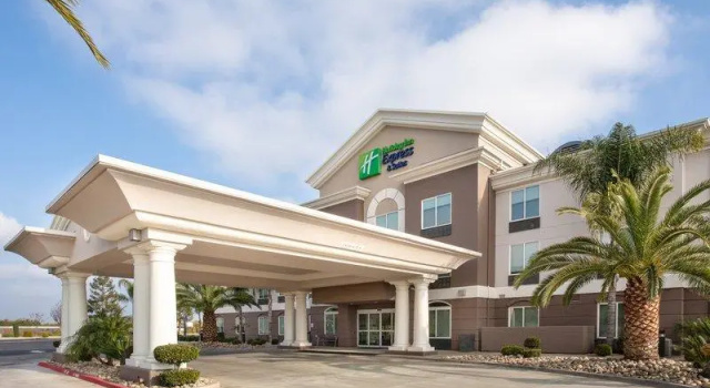 Четырёхместный номер Standard Holiday Inn Express & Suites Yosemite Park Area by IHG