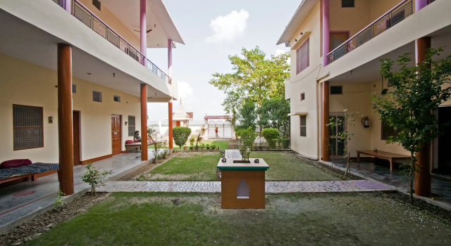 Shri Yoga Mandir Guest House