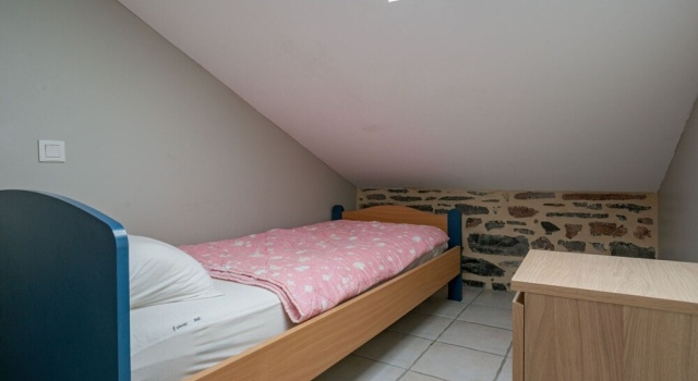 3 Cottages Around a Swimming Pool in a Small Village, จอง โรงแรม Courry Cévennes