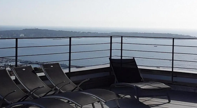 Вилла Cannes-SuperCannes-GolfeJuan--VILLA ALAMP--Vue mer exceptionnelle méditerranée et Cap d'Antibes--4 à 6 chambres--6 SDB--7 WC--Piscine sans vis à vis--Superbe rooftop panoramique--Terrasses--Cuisine américaine--Grand Living 100m2--Courts séjours possibles-