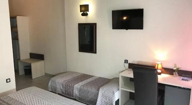 Трёхместный номер Standard Brit Hotel Confort Hélios Agde