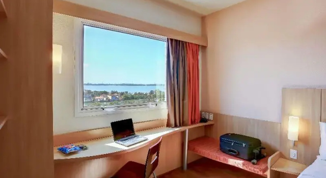 Одноместный номер Standard ibis Vitoria Praia do Canto
