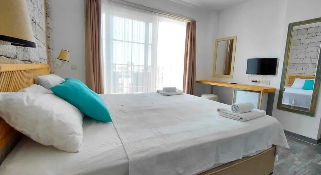 Deluxe Dvoulůžkový s manželskou postelí pokoj s balkonem Ionic Hotel