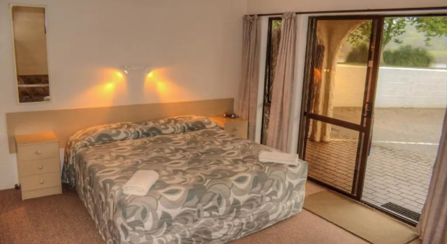 Студия Riverside Motel
