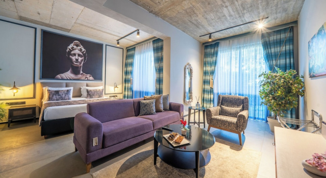 Номер Deluxe с красивым видом из окна Sandora Boutique Hotel