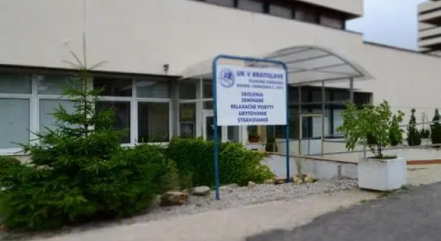 Studijne A Kongresove Stredisko, Забронировать Отель Модра Братиславский край