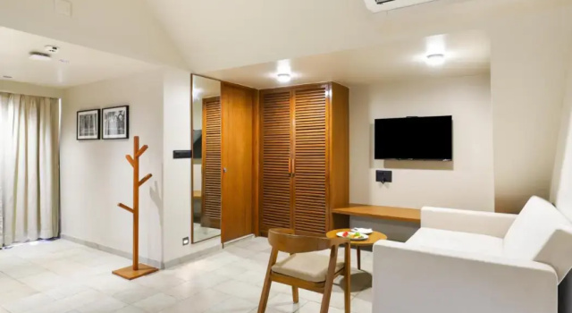 Club Mahindra Pavagadh, Varaa Hotelli Hotellit Rawālia uima-altaalla, Uima-allas