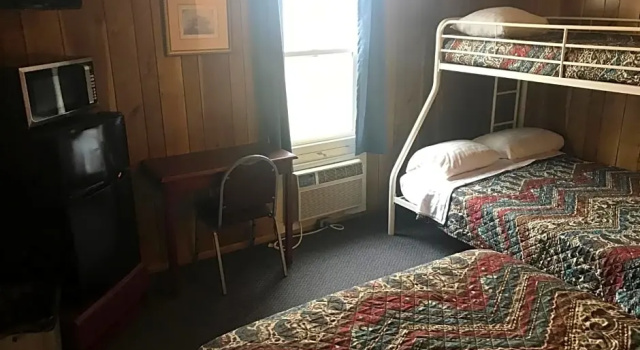 Семейный номер Standard Highland Court Motel