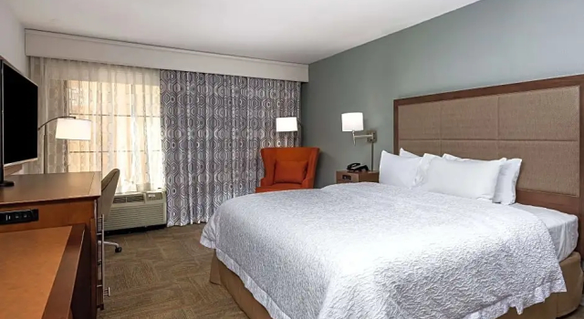 Люкс Hampton Inn & Suites Florence Center