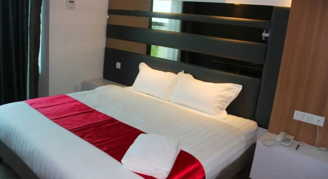 Полулюкс Premier с балконом 906 Premier Hotel