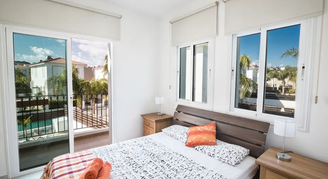 Villa for Rent in Protaras 1273, Rezerwuj Willa Hotele w Protaras z Parkingiem, w pobliżu Fig Tree Bay, Parking