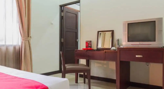 Номер Economy RedDoorz @ Cikutra 3