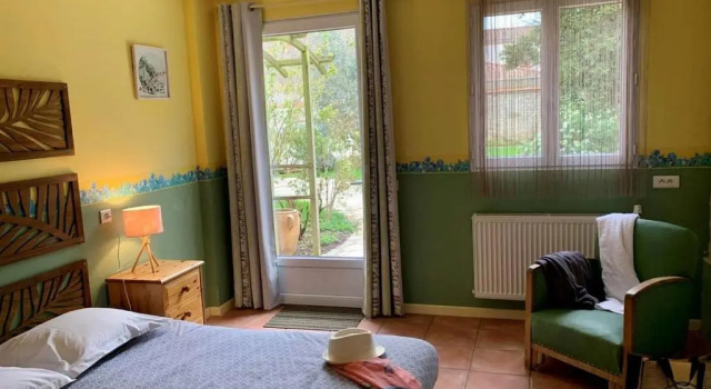 Коттедж La Villa des Roses Gîte Chambres d'hôtes Piscine chauffée