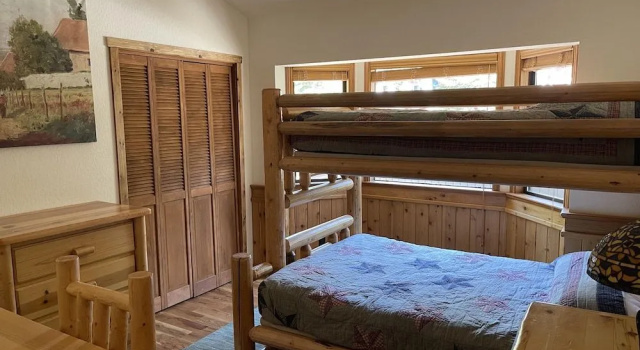 Queens Manor, Забронировать Отель Отели Норт-Лейк-Тахо с парковкой, Парковка