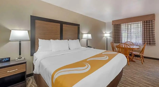 Двухместный люкс Quality Inn & Suites