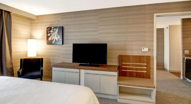 Двухместный люкс c 1 комнатой Hilton Garden Inn Toronto/Mississauga