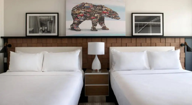 Четырёхместный номер Standard с видом на город The Bidwell Marriott Portland