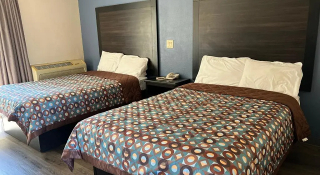 Четырёхместный номер Standard Economy Inn Fresno Yosemite