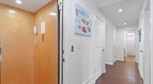 Кровать в общем номере с 6 комнатами с балконом A Shore Thing 2 - Oceanfront And Pet Friendly Home - See The Sunrise, Hear The Waves, Feel The Breeze - Large Oceanfront Balcony 6 Bedroom Townhouse by RedAwning