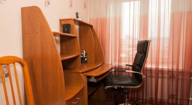 Kvartirov Apartmnets on Teatralnoy, Забронировать Отель Отели Красноярска с парковкой, Парковка