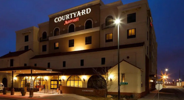 Courtyard Wichita at Old Town, Rezervovat Hotel Wichita Kansas