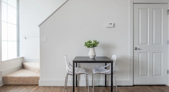 Spacious Townhome w Parking by Frontdesk, Book Lejlighed Milwaukee Wisconsin