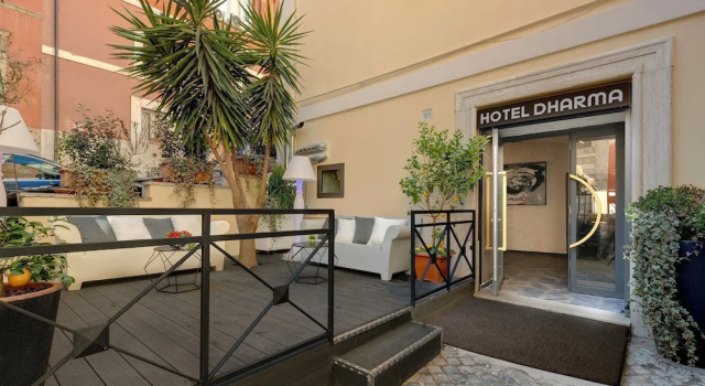 Hotel Ivanhoe, Đặt Khu nghỉ dưỡng Monti Rome