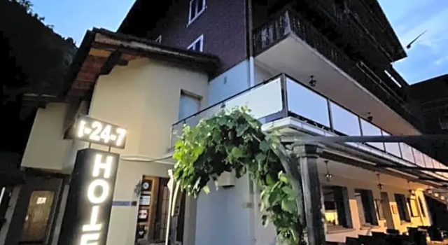 Berg - Hütte beim H O T E L Bahnhof Ausserberg, Забронировать Отель Ауссерберг Вале