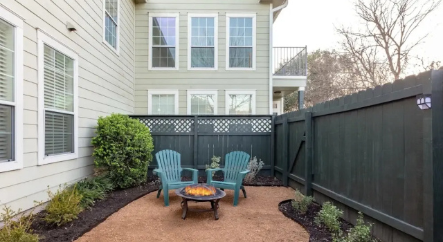 Upstay East Austin Retreat w Yard5min to Downtown, Забронировать Вилла Отели Остина с парковкой, рядом с Madison Cabin, Парковка