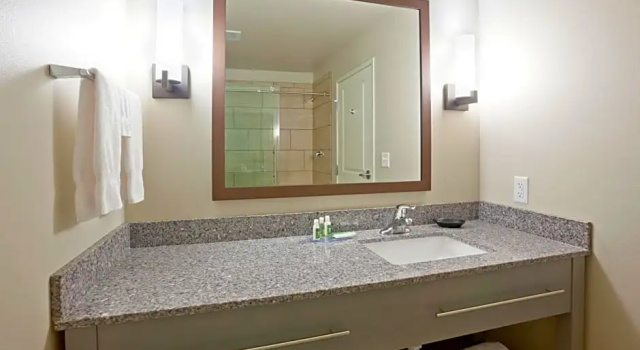 Двухместный номер Standard GrandStay Hotel & Suites Valley City