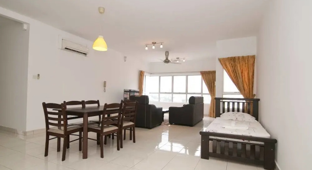 Comfy 3BR Home With Klcc View, Забронировать Апарт-отель Отели Федеральной территории Куала-Лумпура с парковкой, Парковка