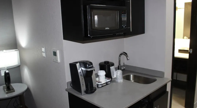 Двухместный люкс c 1 комнатой Holiday Inn Express & Suites Shawnee-Kansas City West by IHG