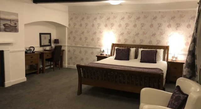 The Kings Head Hotel, Rezervați Hotel Dereham Merseyside