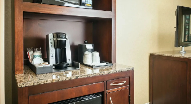 Люкс с балконом Hilton Garden Inn Seattle/Issaquah