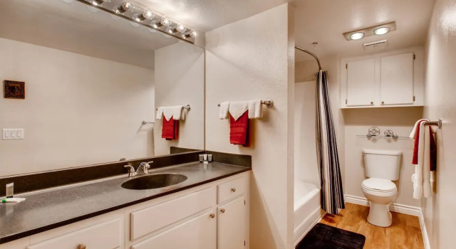2 Bedroom 1 Bathroom Hideaway, Забронировать Отель Отели San Diego Metropolitan Area с парковкой, Парковка