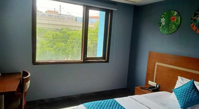 Asian Suites IFFCO Metro Station Gurugram, Забронировать Гостевой дом Гургаон Gurgaon Region, рядом с MGF Metropolitan Mall