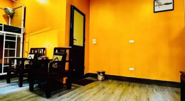 Autumn Hanoi House Bat Su