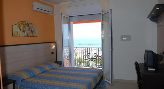 Двухместный номер Standard с балконом и с видом на море Hotel Cristall