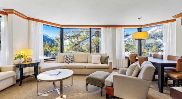 Апартаменты 1BR Corner King Suite w/ Pool, Hot Tub & Golf