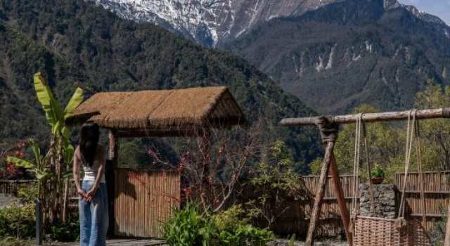 Lanshan · Baiyunli · Xueshan Xinglai Hot Springs Vacation Apartment (Hailuogou Glacier Forest Park), Book Lejlighed Luding hoteller med parkering, Parkering