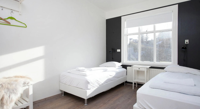 Apotek Guesthouse, Забронировать Гостевой дом Гостевые дома Hlidarfjall, Гостевой дом
