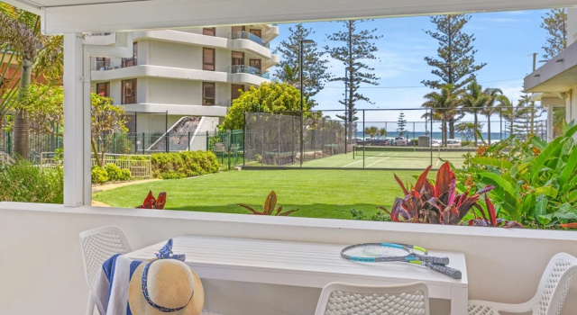 Апартаменты c 1 комнатой с балконом и с видом на сад Burleigh Beach Tower