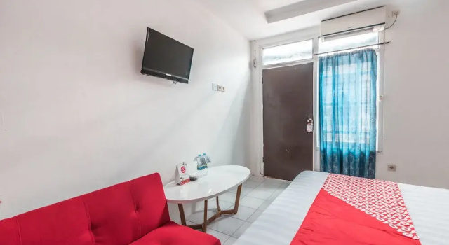 Номер Deluxe OYO 947 Angel Home Stay Syariah Near Atrium Pondok Gede, Museum Monumen Pancasila, Taman Mini