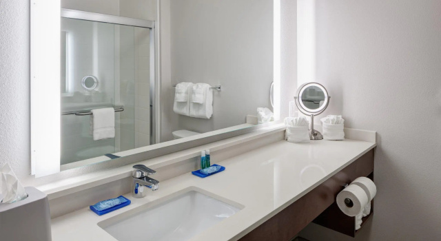 Номер Standard Holiday Inn Express & Suites Orlando At SeaWorld by IHG - With Free Shuttle Service to SeaWorld Parks